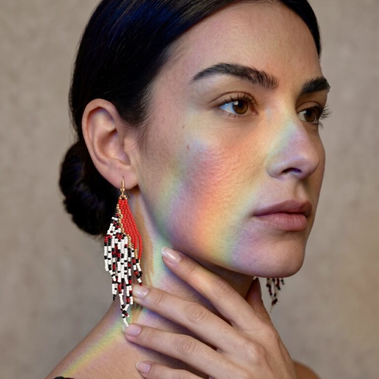 Kırmızı Püsküllü Küpe